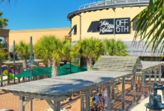 银沙奥特莱斯购物图片