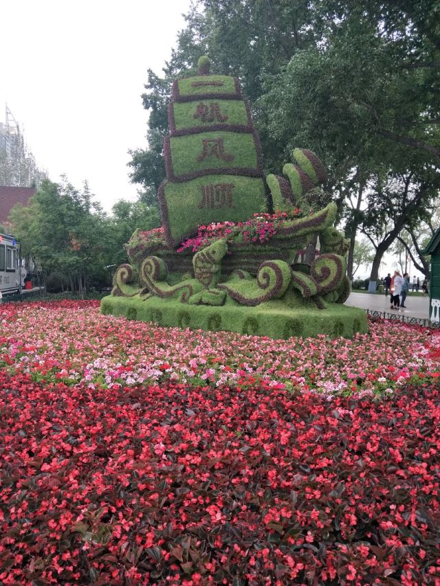 방홍(팡훙) 기념탑