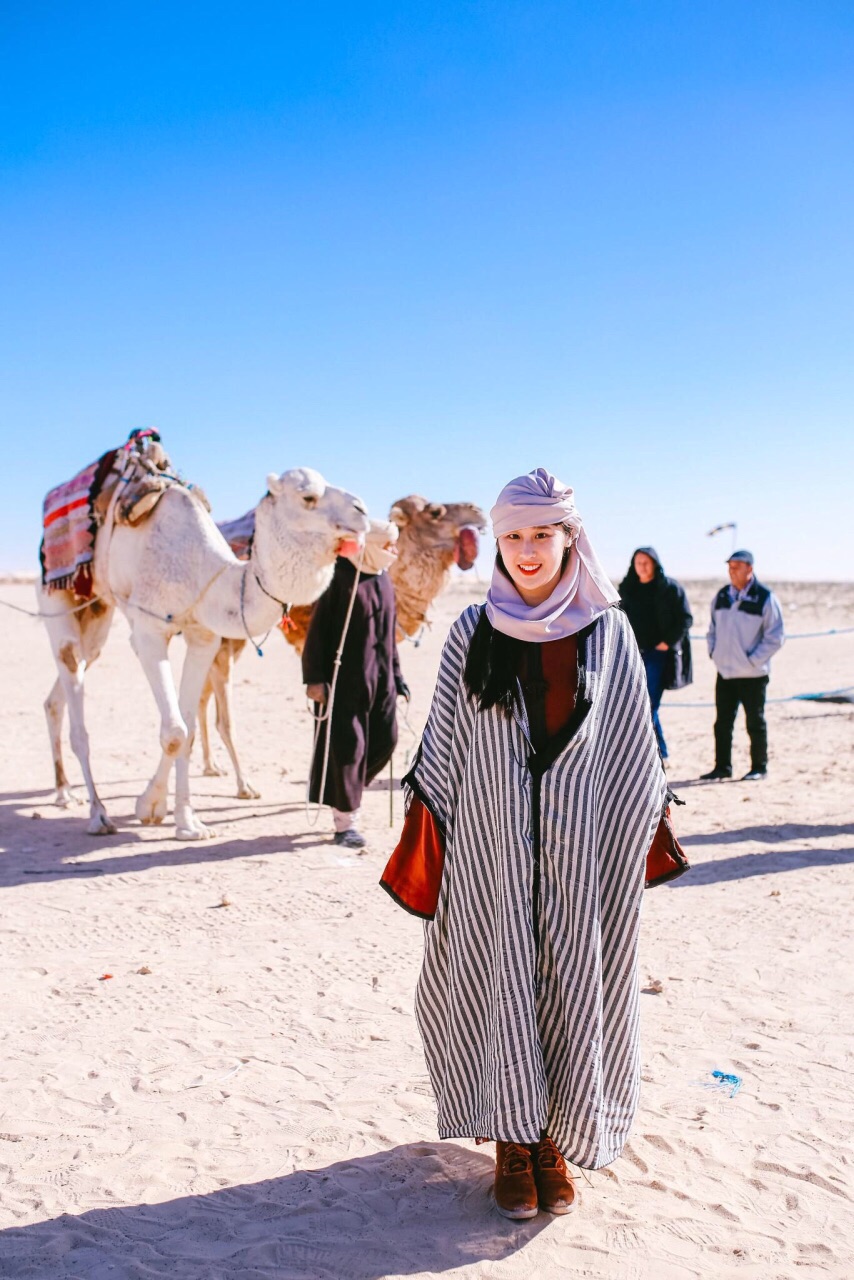 去三毛笔下的撒哈拉沙漠「骑骆驼」