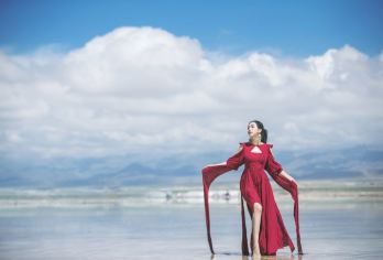 青海湖+茶卡盐湖+日月山一日包车游【可选车型自由行】【1，达人带队，精选线路，深度体验，创新玩法，贴心管家，摄影帮手，路上美景随走随停！】