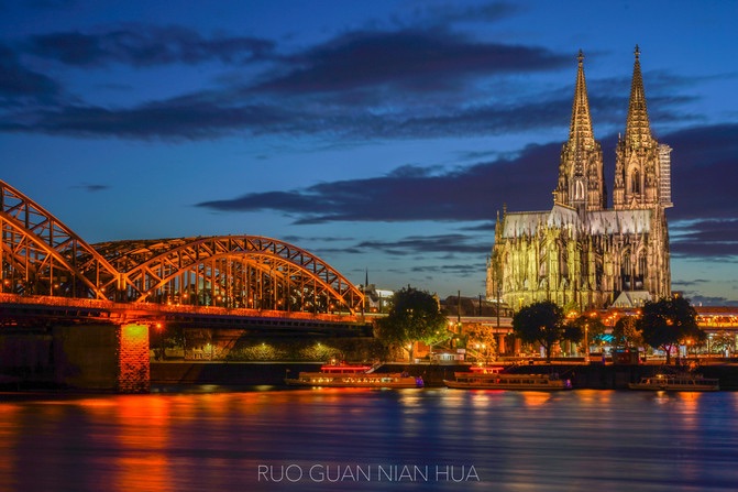 世界文化遗产科隆大教堂，夜幕下犹如油画！