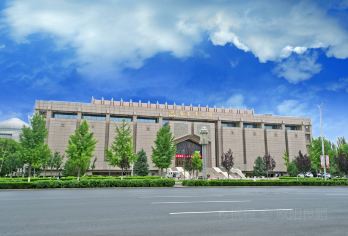 宁夏博物馆大咖精讲【每人配耳麦+预约门票】 半日阅尽通讲通览【宁夏博物馆馆藏丰富，展品跨越了漫长的历史时期。讲解员能够以时间为线索，将宁夏从远古到现代的历史发展】