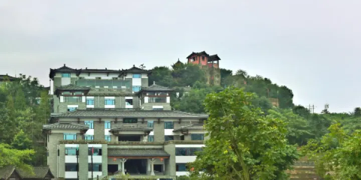 神龍山巴人古堡