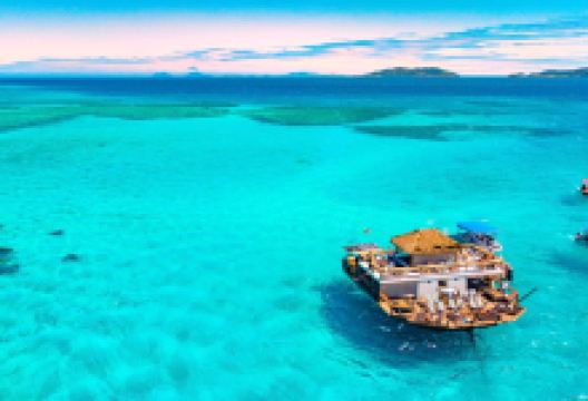 斐济 Cloud 9水上酒吧美食图片