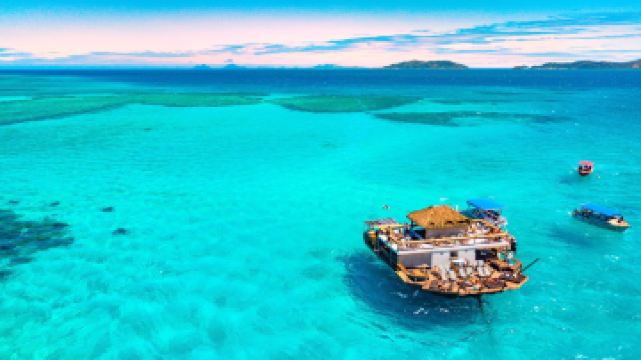 斐济 Cloud 9水上酒吧