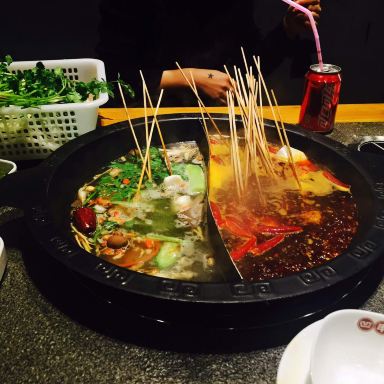 凹串串老火锅(南广济街店)