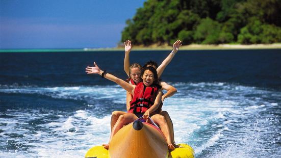Waikiki Beach banana boat experience