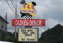 Dave's Famous T and L Hotdogs美食图片