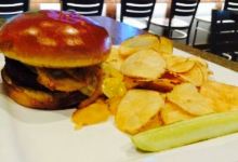 Holidays Pub and Grill美食图片