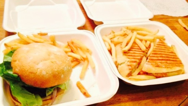 Local Eatery and Pub餐厅图片