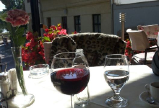 Vacz Remete Pince美食图片