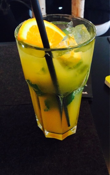 HANS IM GLUECK Burgergrill & Bar餐厅图片