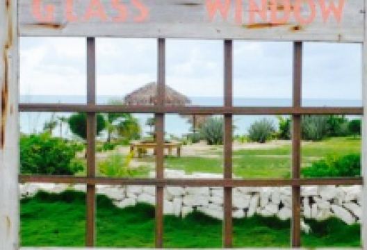 Glass Window Bar and Grill美食图片