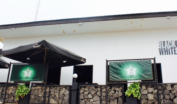 Bar-Lounge Black & White餐厅图片