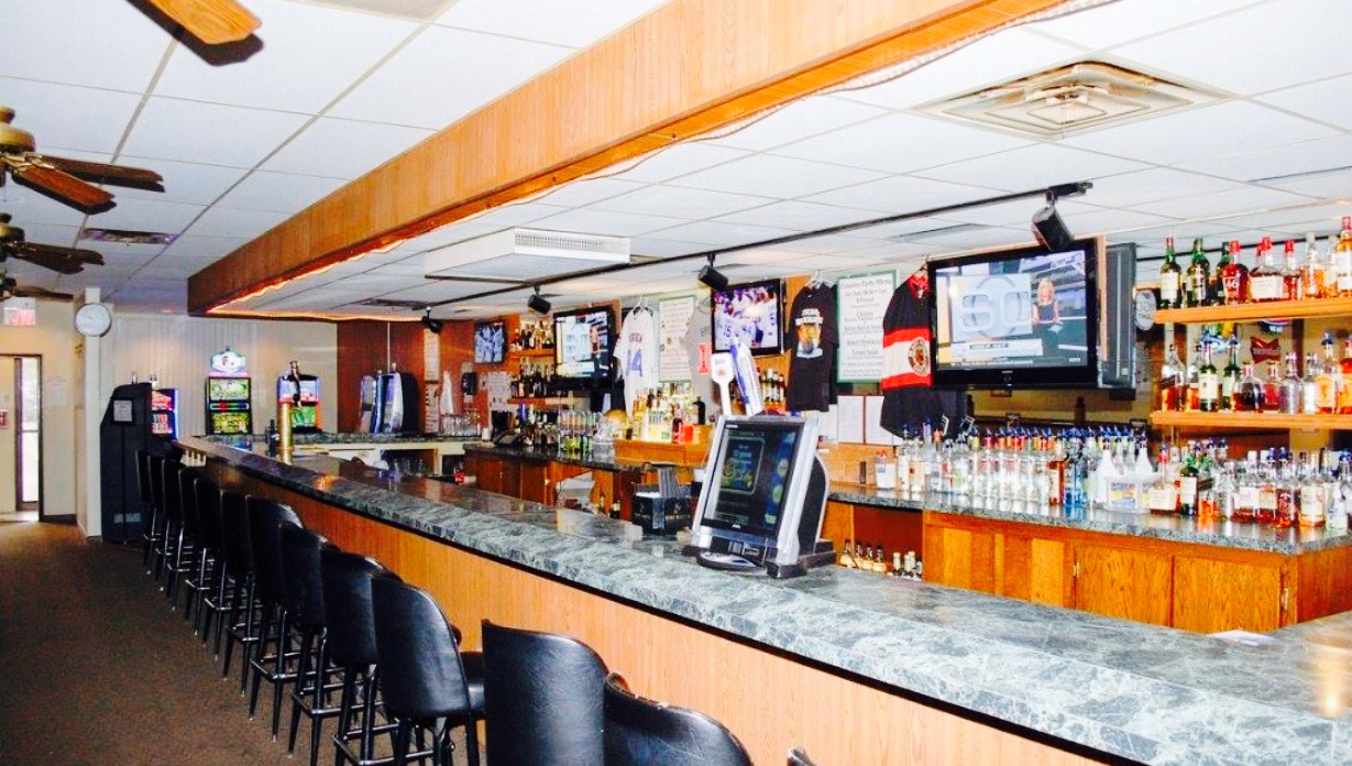 Cousins Pizza Pub餐厅图片