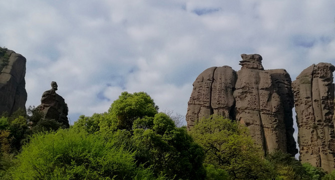 乘国产飞机 游丹霞龟峰 访英雄城市