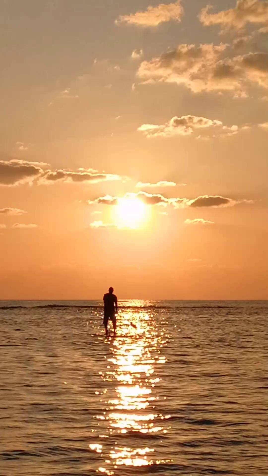 🚣 迎着金烂烂的日落，划向大浜海的彼岸!