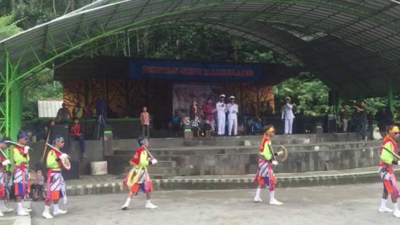 中爪哇地区的舞蹈-站舞