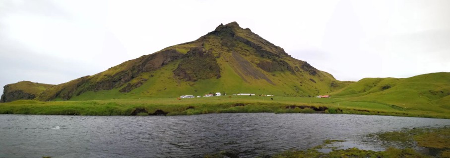 冰岛维克，一个只有600人口的小镇。