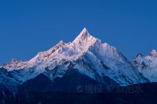 缅茨姆峰-德钦