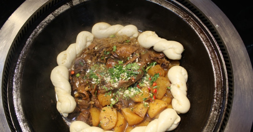 高家小院铁锅炖(香坊店)