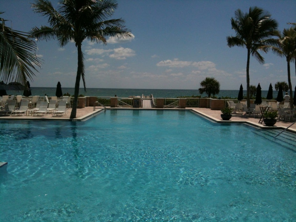 Green Cabin Room Reviews Food Drinks In Florida Wabasso Beach