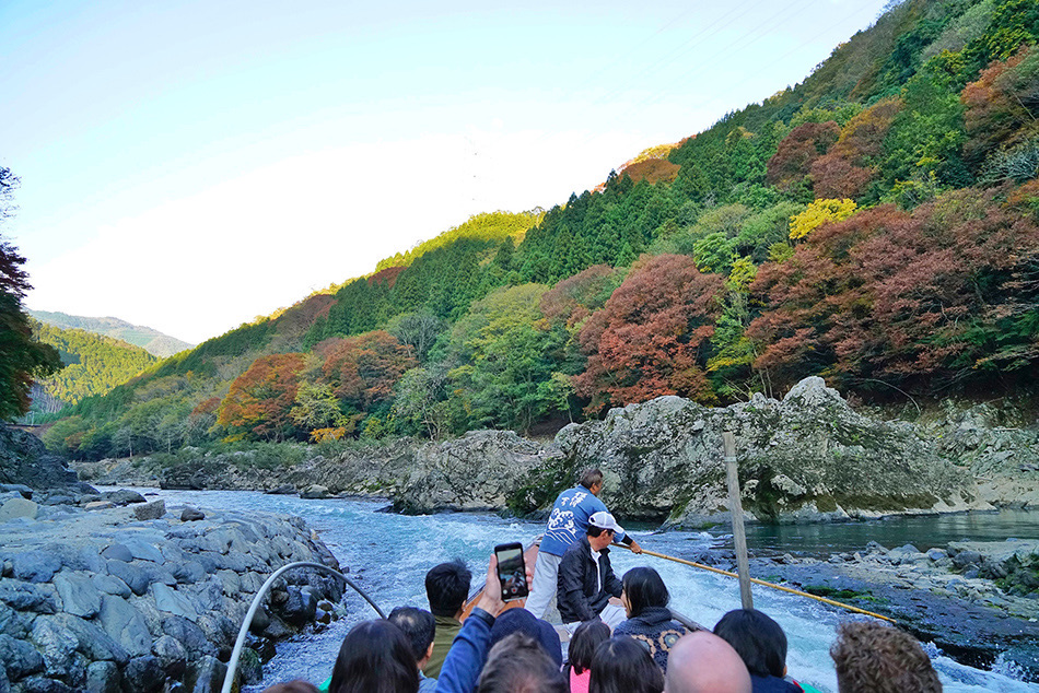 京都旅行 | 京都周边小众的红叶峡谷漂流