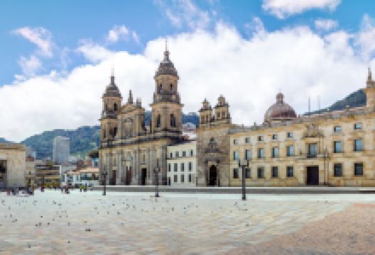 玻利瓦尔广场景点图片