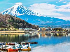 日本山梨县升仙峡+河口湖枫叶回廊+晒柿子之里一日游