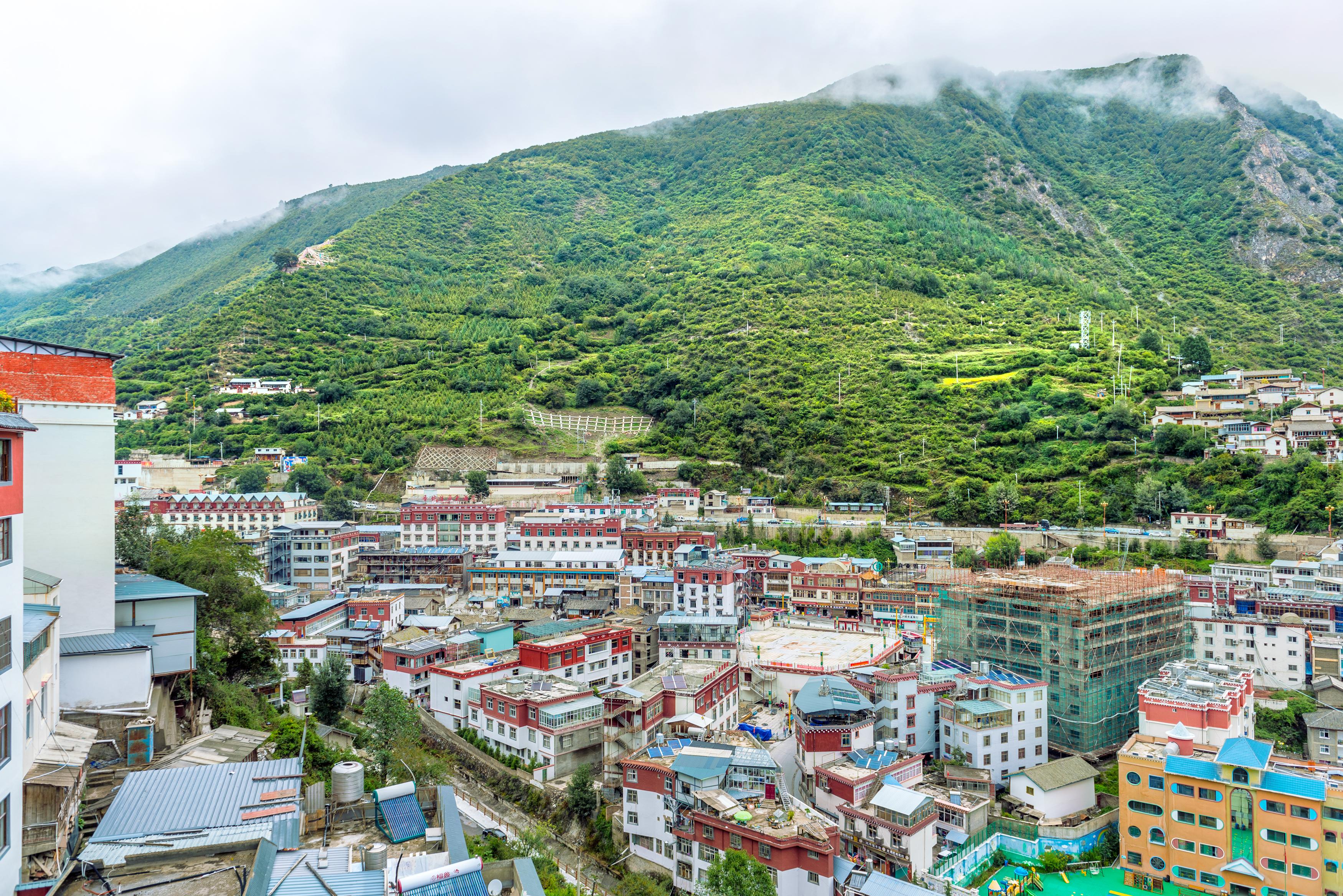 德钦县