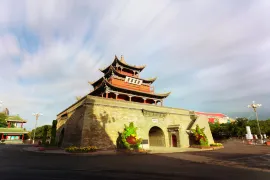 3-Day Jiuquan Tour: Jiayuguan's historic fortress and Mogao Caves, the desert wonders of Mingsha Mountain and Crescent Spring