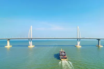 海上看港珠澳大桥