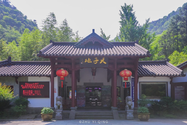 初夏桐庐天子地，漫步恐龙谷，探险古溶洞