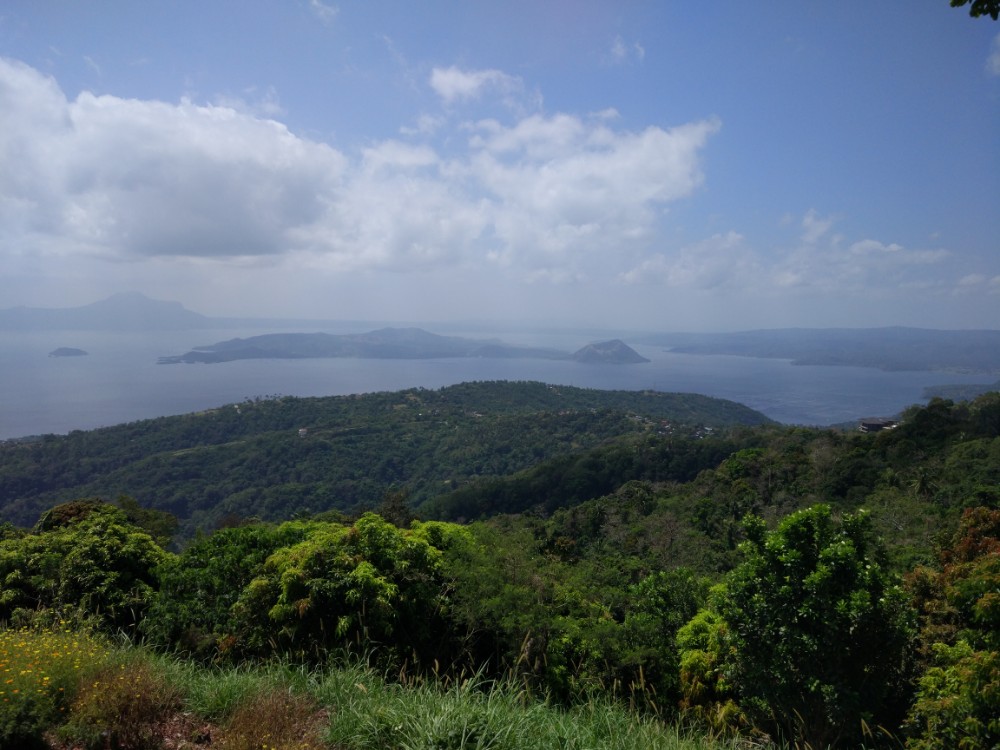 Tagaytay（大雅台）距马尼拉约60公里，可远眺塔尔火山