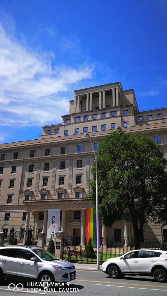 多伦多的六月，被称为“骄傲”月，随处可见的彩虹标志甚是养眼。