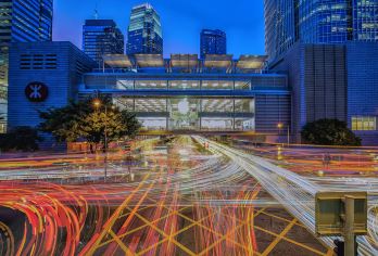 香港私家小团：石澳+坚尼地城+中环+尖沙咀+庙街夜市一日游【保证成团！行程10小时内完成（出发时间及地点可自订），包含7座豪华小车+香港专业导游服务！】