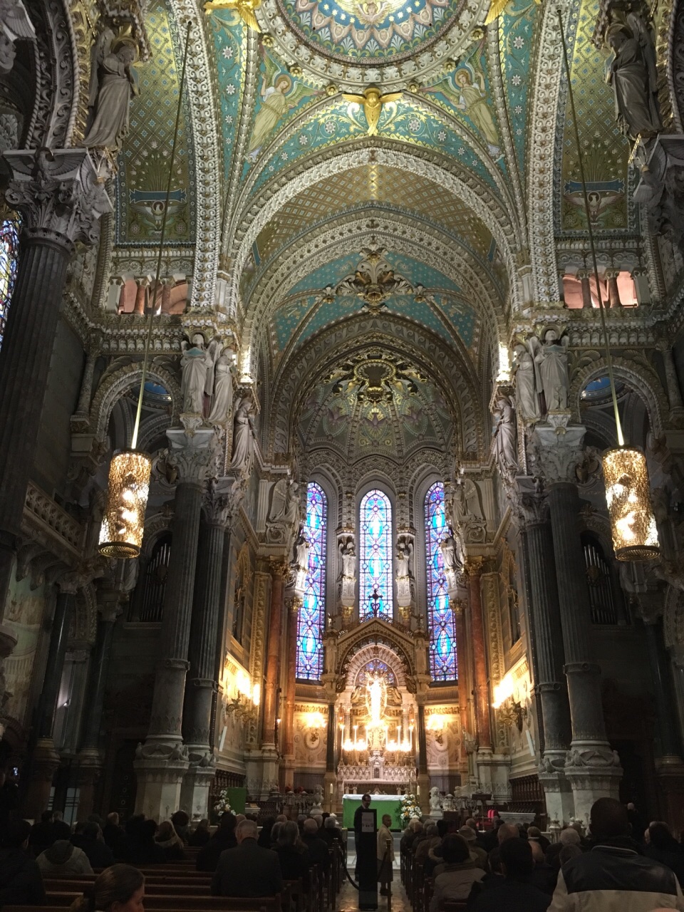 法国里昂富维耶圣母教堂，内部雕刻壁画美晕了