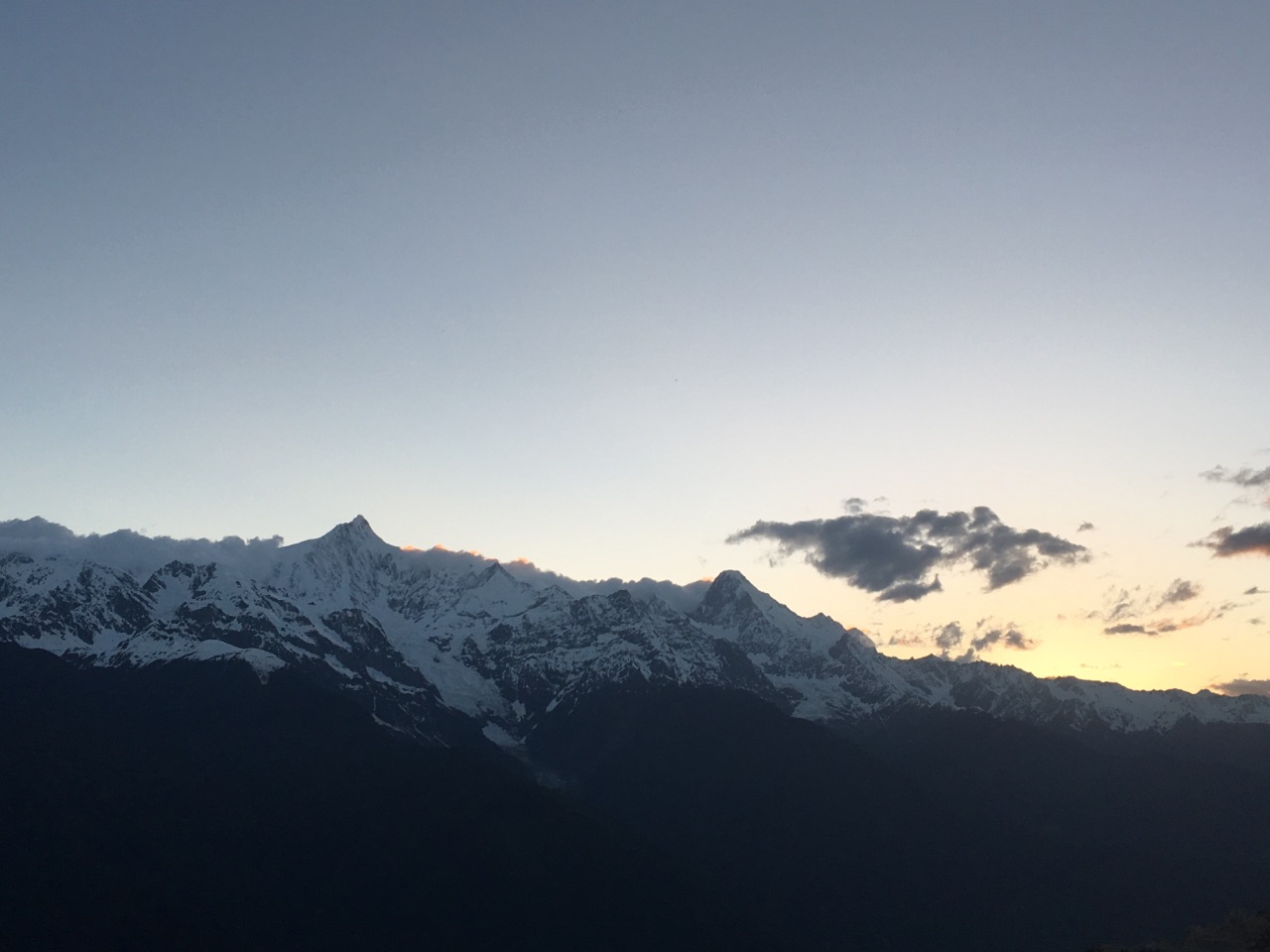 梅里雪山的主峰卡瓦博格峰第一次如此清晰地展现在我眼前。