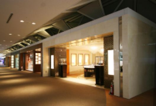 中部机场免税店（雅诗兰黛/碧倩/海蓝之谜专柜）购物图片