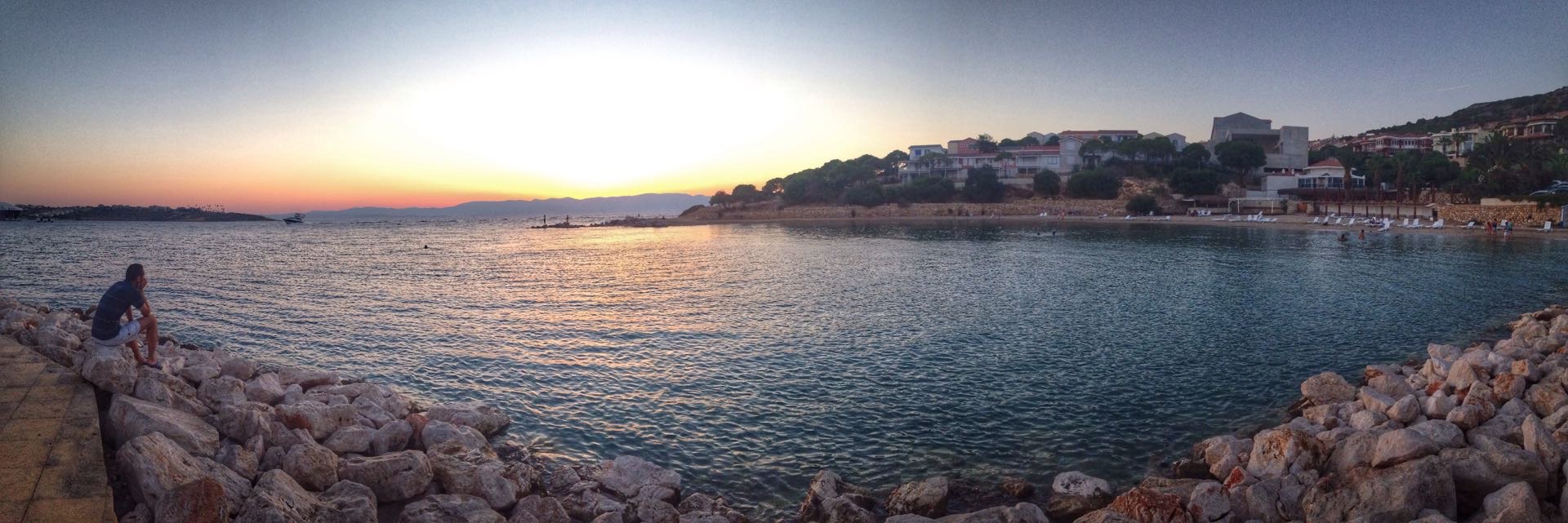 爱琴海的夕阳下 你又在思念着谁……