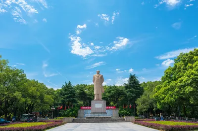 Dongfanghong Square