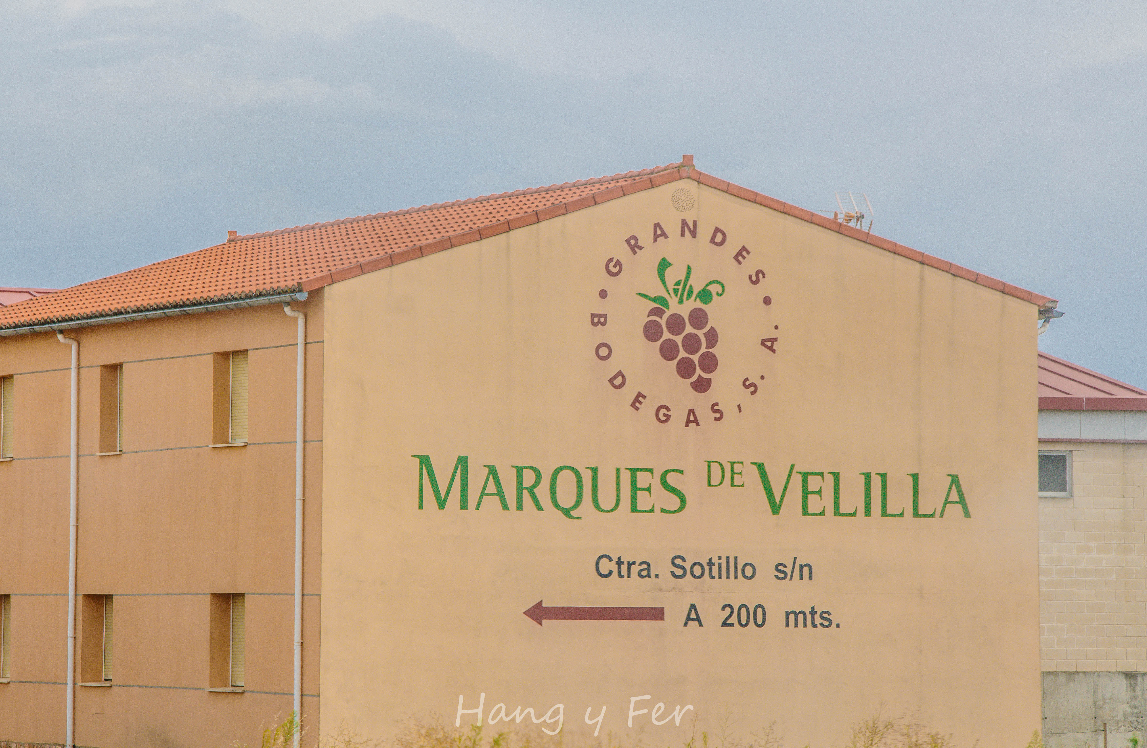 午饭后到达Duero河畔。这是世界上产葡萄酒最好的两个地方之一，除了Aranda de Duero，
