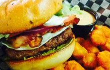 Strikers Bar & Grill餐厅图片