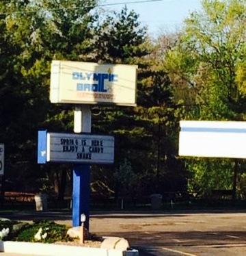 Olympic Broil Restaurant餐厅图片