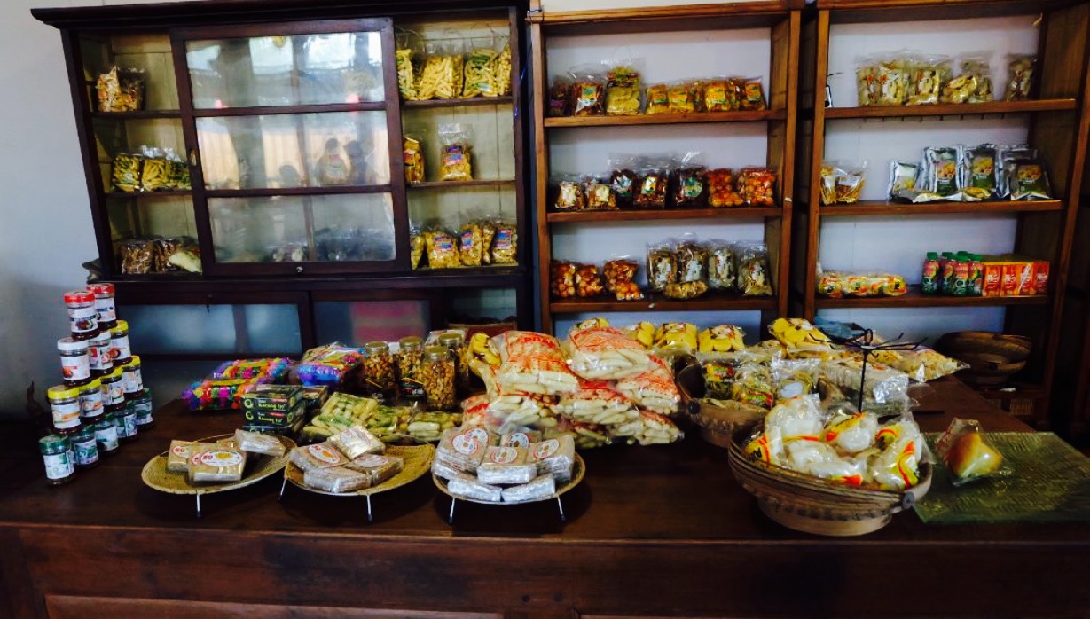 Warung Lesehan dan Ayam Bakar Bu Mamik