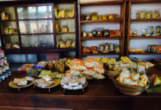 Warung Lesehan dan Ayam Bakar Bu Mamik美食图片