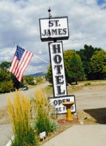 Saint James Hotel & Restaurant