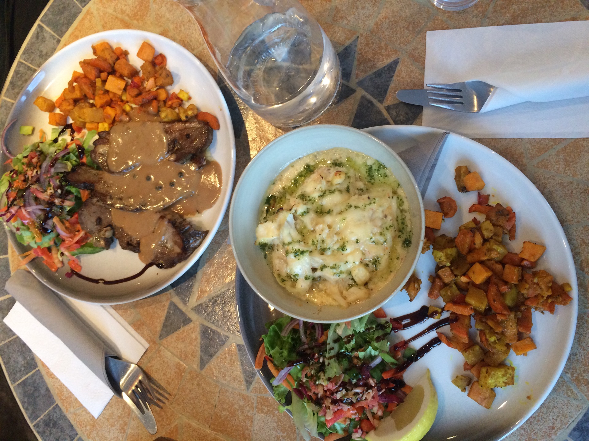 Eldsto Art Cafe & Restaurant