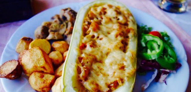 Farm Stay Feniks餐厅图片