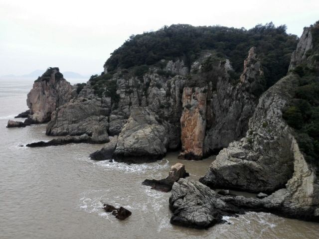 半屏山